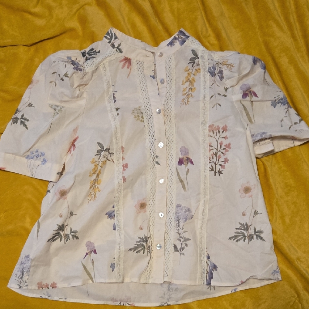 Entro Cream Floral Blouse with Lace Detail